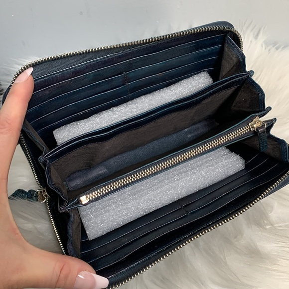 Authentic Gucci large leather zippy wallet custom dyed blue - Picture 13 of 17